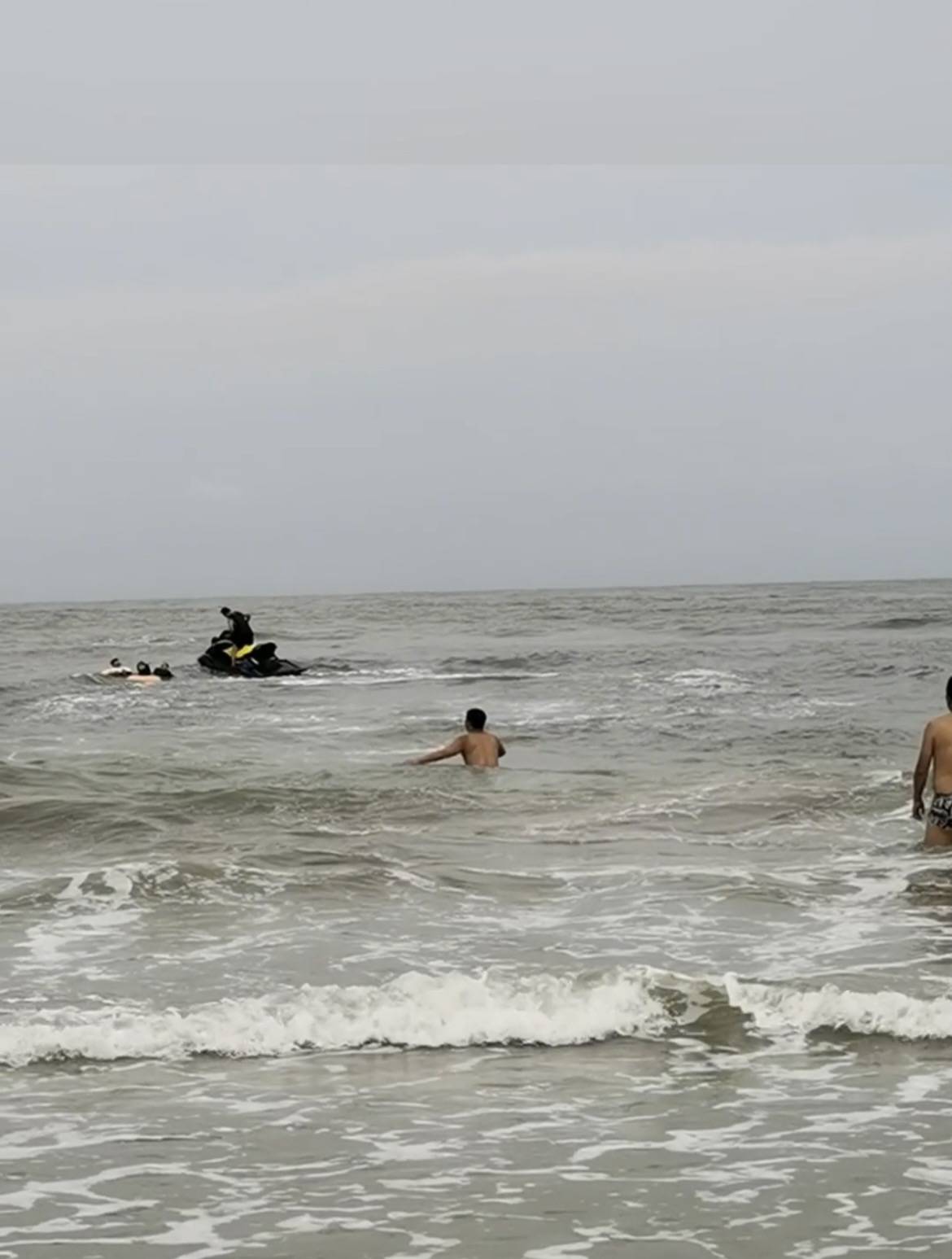 问道手机版:游客被海浪冲走，湖南桑植小伙在广东救下6人